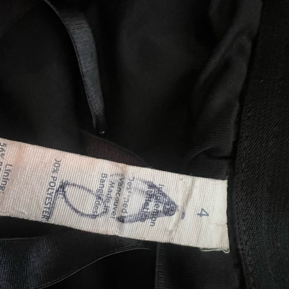 Lululemon Black Skirt. Size 4 - Picture 4 of 4